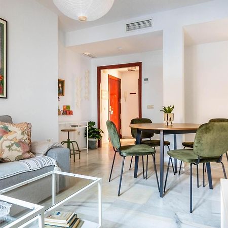 Piso Con Patio Privado Y Parking Nervion Sevilla Esterno foto
