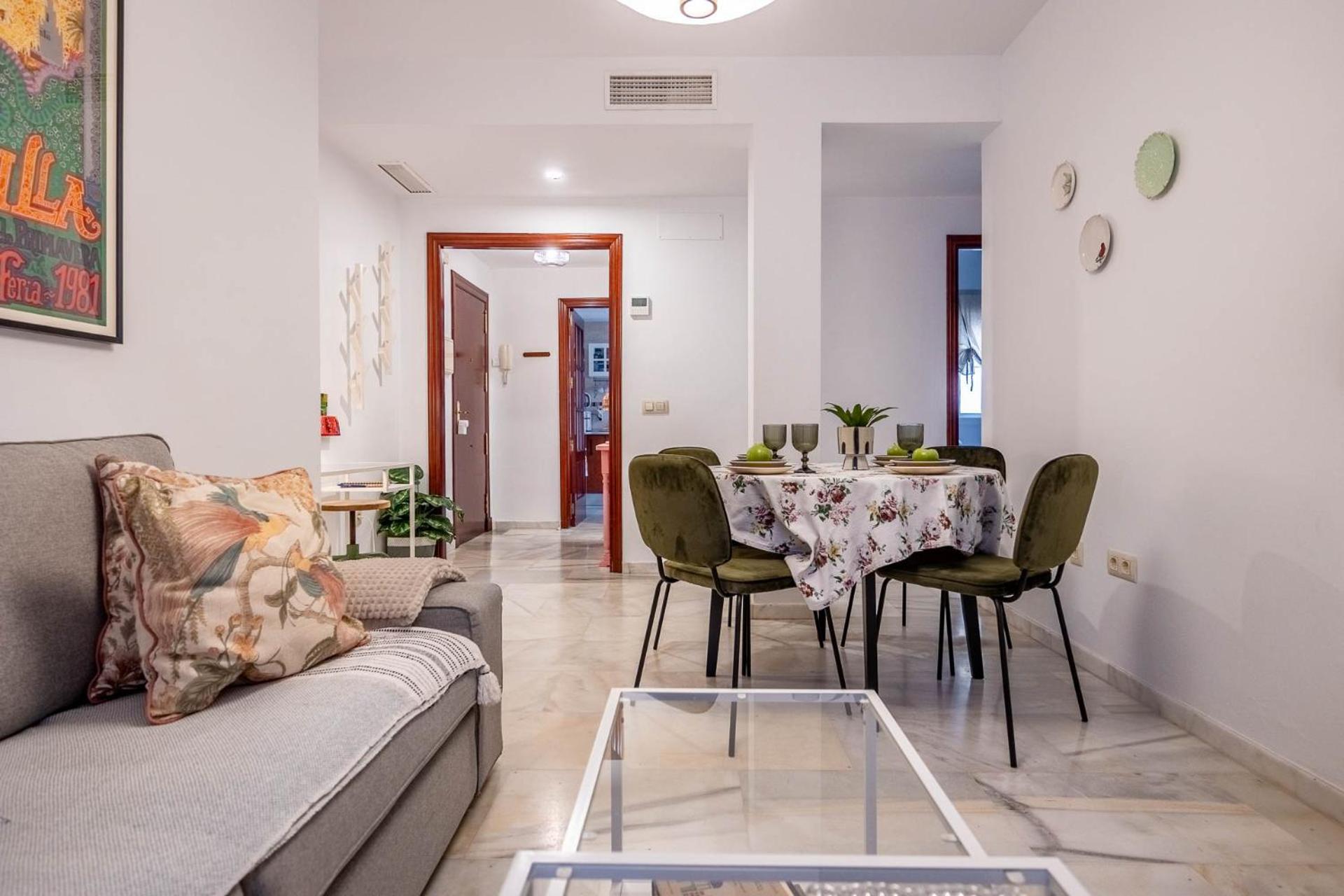 Piso Con Patio Privado Y Parking Nervion Sevilla Esterno foto