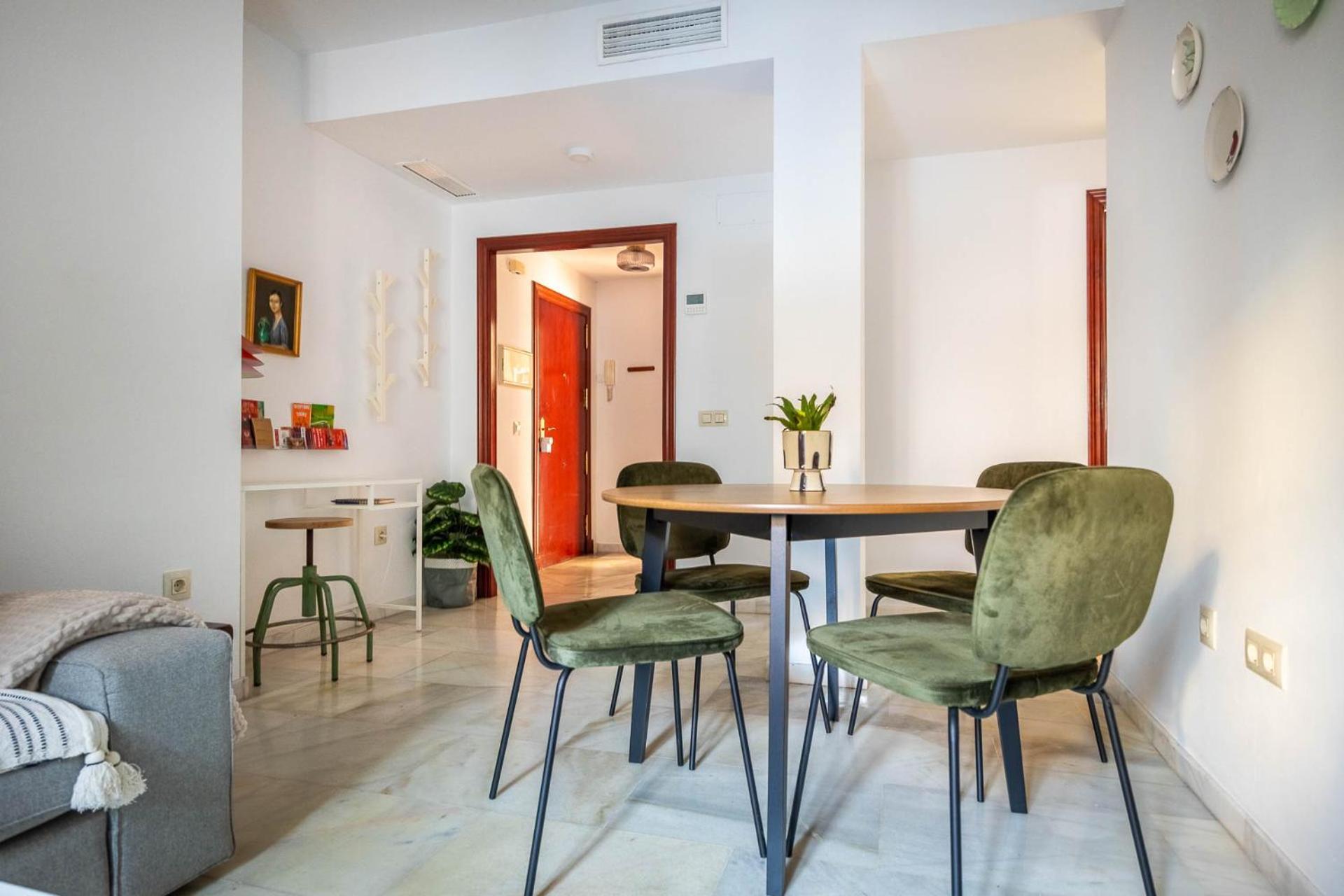 Piso Con Patio Privado Y Parking Nervion Sevilla Esterno foto