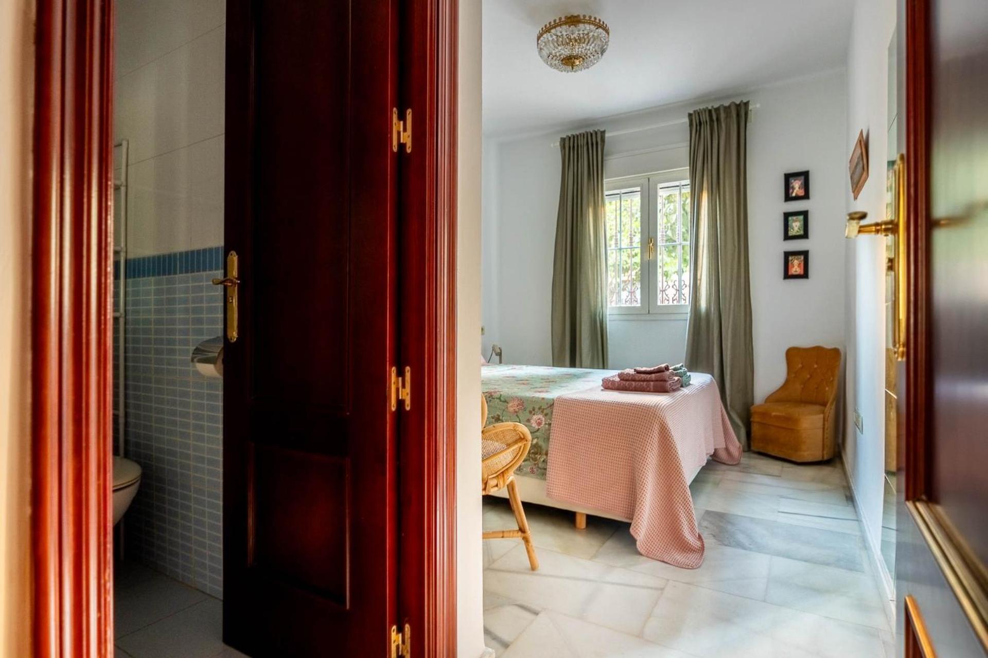 Piso Con Patio Privado Y Parking Nervion Sevilla Esterno foto